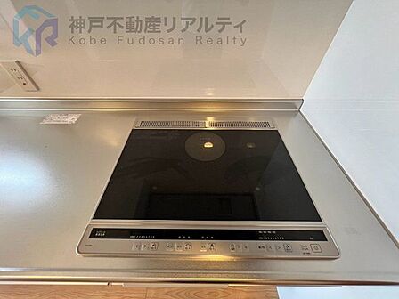 お手入れが簡単なIHクッキングヒーター付きのシステムキッチン♪