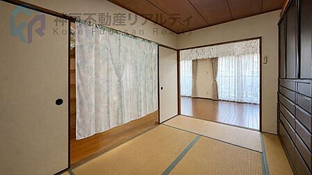 ◆南東向きで陽当たり良好♪明るい室内♪※写真は家具消し加工を施しております。