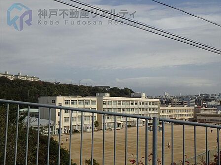 神戸市立舞子中学校 徒歩7分。 500m