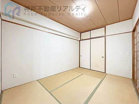 6帖の和室♪押入があるのでお部屋を有効活用できます♪※家具けし加工を施しております。