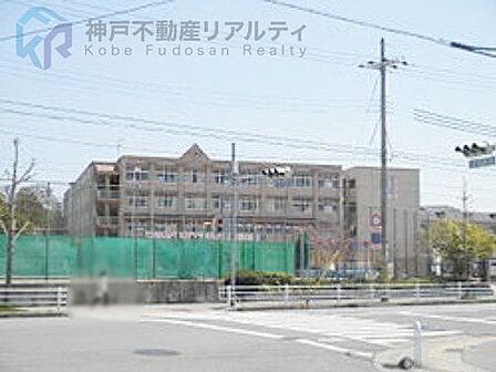 神戸市立長坂小学校 徒歩8分。 630m