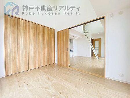 クローゼット付きの洋室につきお荷物が整理しやすいですね♪