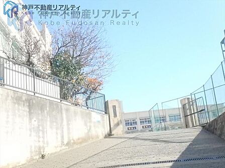 神戸市立垂水中学校 徒歩10分。 770m