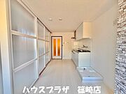 おしゃれな6.1帖のキッチンとなっております。