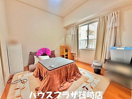各お部屋に窓がある為、光が入り明るいお部屋となっております。