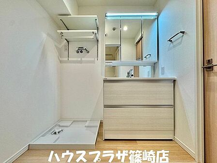 独立洗面台で毎朝の身支度の効率が上がります。