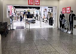 ユニクロ五反田TOC店 徒歩5分。 400m