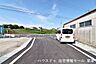 外観：前面道路含む現地写真