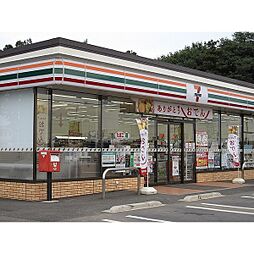 コンビニ「セブンイレブンまで900ｍ」