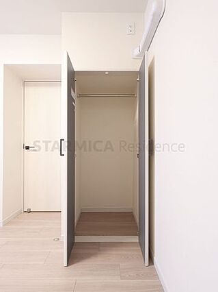 各部屋に収納が...