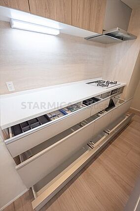 豊富な収納でキ...