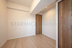 お子様のプレイスペースなど用途が豊富な洋室です。