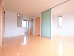 ビーグル・ワン 2階2LDKのリビング/ダイニング