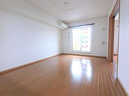 トゥー・ル・モンド 2階2LDKのリビング/ダイニング