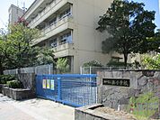 神戸市立湊小学校 437m