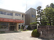 小学校「飯田市立竜丘小学校まで2123m」