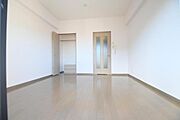 8帖の洋室はベッドやソファーも置けます!(^^)!