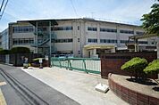 小学校「広島市立深川小学校まで1974ｍ」