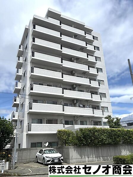 阪急神戸線「園田」駅から徒歩わずか6分。通勤・通学に便利。