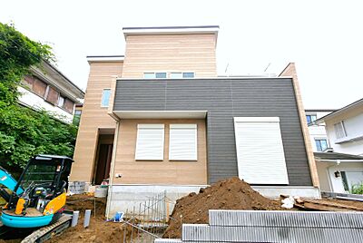 外観:木造2階建て。駐車スペース車種委より2台可 外観:木造2階建て。駐車スペース車種委より2台可