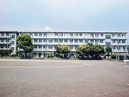 三島市立錦田中学校 徒歩11分。 840m