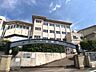 周辺：緑小学校まで　954m　徒歩約12分●教育目標は明るく健康な子ども、よく考え進んでやりぬく子ども、力を合わせて働く子ども。すぐ南隣には大高緑地公園があります。