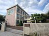 周辺：鳴子台中学校まで　201m　徒歩約3分　教育目標「豊かな心と自ら学ぶ意欲を持ち、社会の変化に主体的に対応できるたくましい人間の育成を目指す」