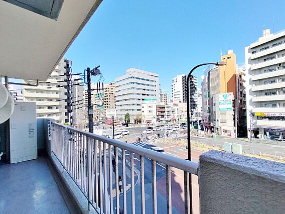 頬をなでる、優...