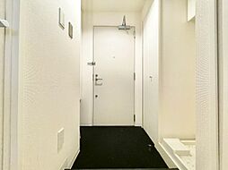 シューズボックスを完備した玄関です。