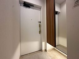 シューズボックスを完備した玄関です。