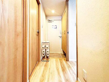 シューズボックスを完備した玄関です。