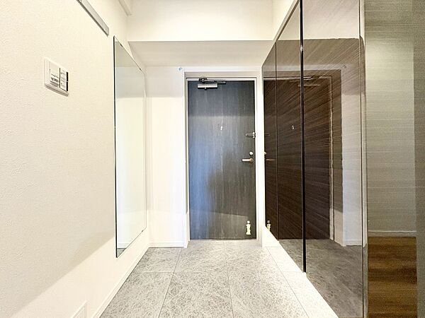 玄関を拡大表示