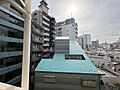 窓を開けると広...