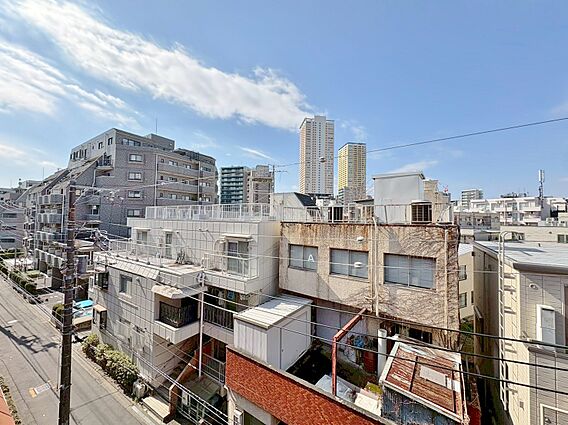 頬をなでる、優...