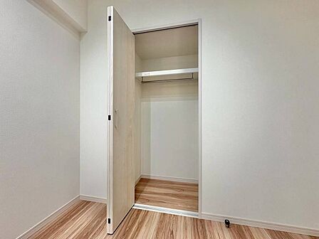 居室にはクローゼットがあり、荷物もスッキリ収納して快適にお過ごしいただけます。
