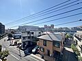 頬をなでる、優...
