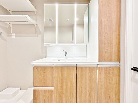 何かと物が増える場所だからこそ、スッキリと見映えの良い空間に。