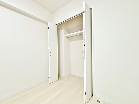 居室にはクローゼットがあり、荷物もスッキリ収納して快適にお過ごしいただけます。