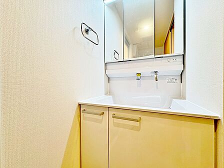 何かと物が増える場所だからこそ、スッキリと見映えの良い空間に。