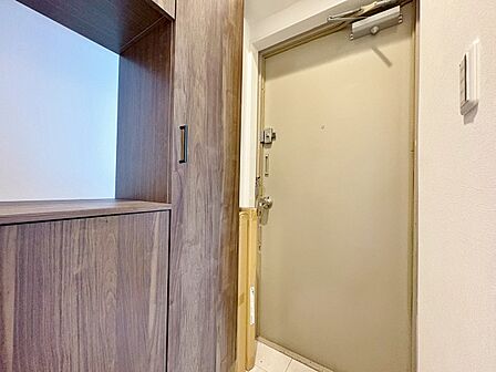 シューズボックスを完備した玄関です。