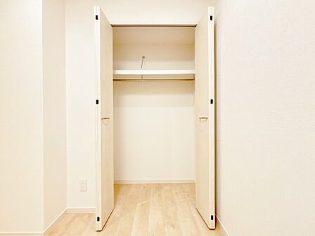 居室にはクローゼットがあり、荷物もスッキリ収納して快適にお過ごしいただけます。