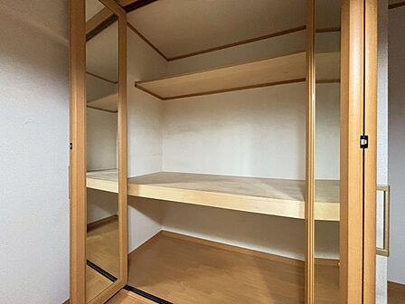 居室にはクローゼットがあり、荷物もスッキリ収納して快適にお過ごしいただけます。