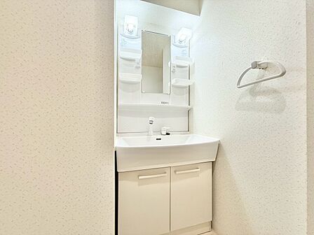 何かと物が増える場所だからこそ、スッキリと見映えの良い空間に。