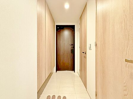 シューズボックスを完備した玄関です。