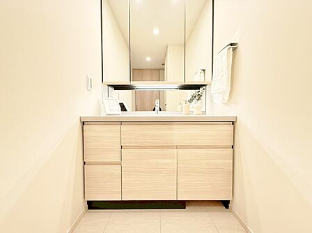 何かと物が増える場所だからこそ、スッキリと見映えの良い空間に。