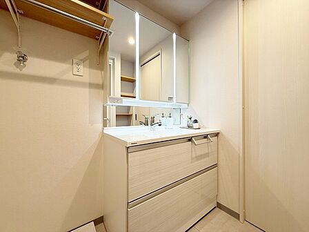 何かと物が増える場所だからこそ、スッキリと見映えの良い空間に。