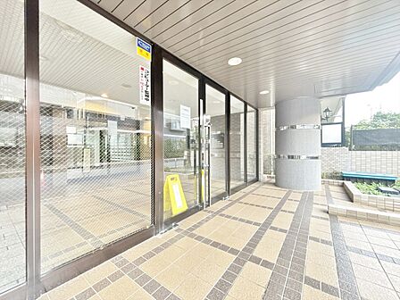 外と内をつなぐエントランスは、まさに顔となる場所。