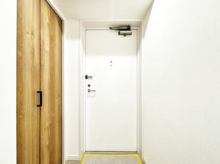 シューズボックスを完備した玄関です。