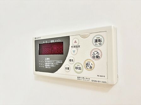見やすい画面で操作しやすい給湯パネルです。