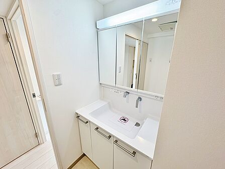 何かと物が増える場所だからこそ、スッキリと見映えの良い空間に。